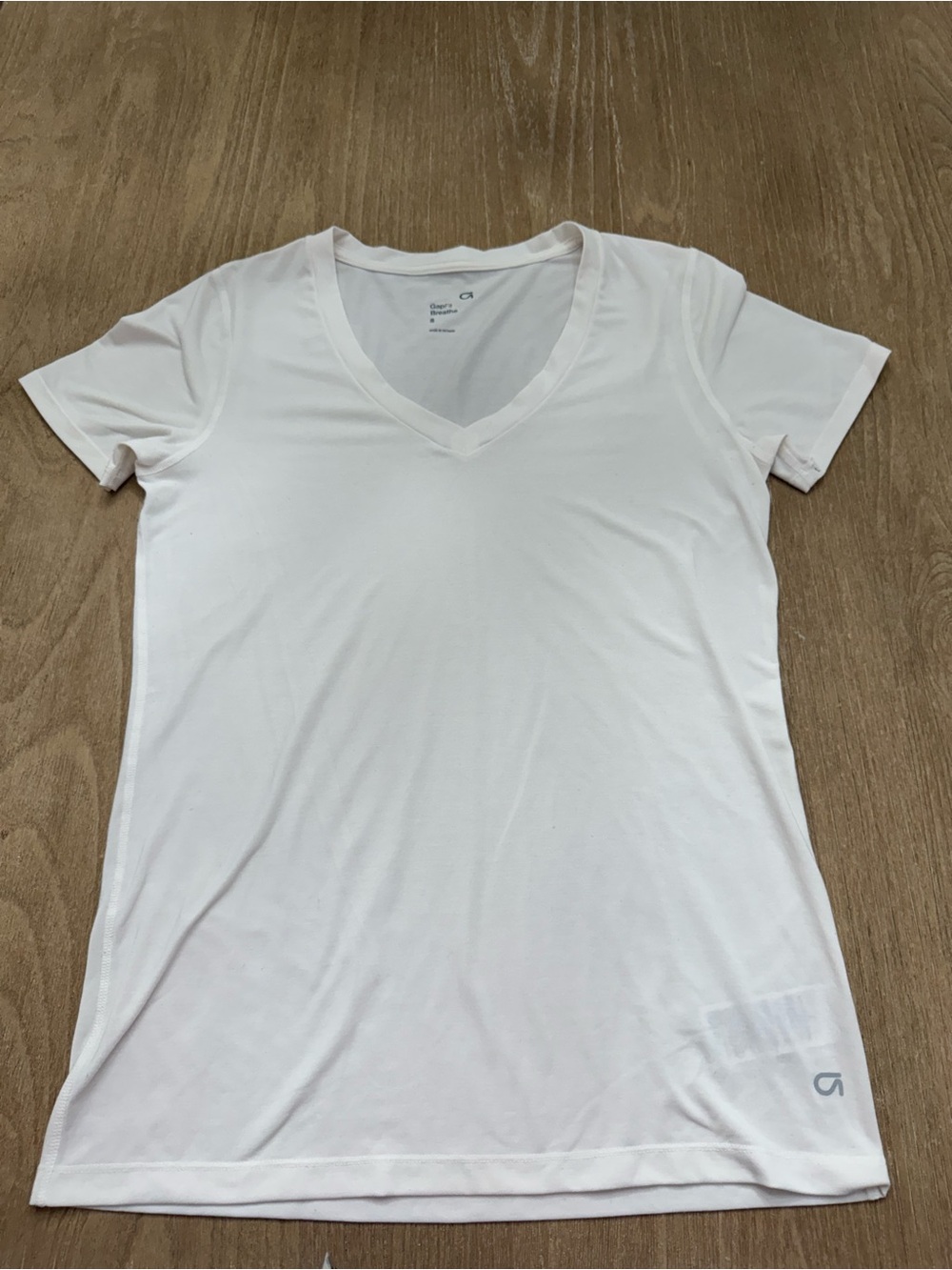 GapFit Breathe White V-Neck Athletic Tee Shirt Short Sleeve Gym Workout Top S